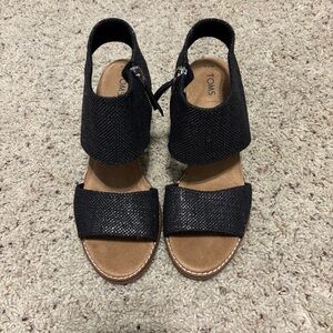 TOMS Like New Women's Elegant Black Sandals with Metallic Flair